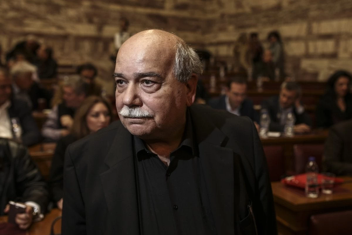 Βούτσης για προσχώρηση των 6 στον ΣΥΡΙΖΑ: « Δεν απαντώ! Κοντός ψαλμός»